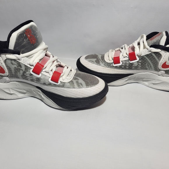 2 pair Nike kyrie 8 unreleased - Picture 3 of 10